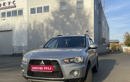 Mitsubishi Outlander III рестайлинг 3, 2011 год, 1 300 000 рублей, 16 фотография