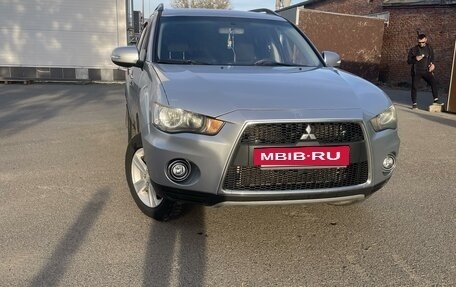 Mitsubishi Outlander III рестайлинг 3, 2011 год, 1 300 000 рублей, 14 фотография