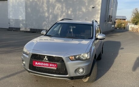 Mitsubishi Outlander III рестайлинг 3, 2011 год, 1 300 000 рублей, 15 фотография