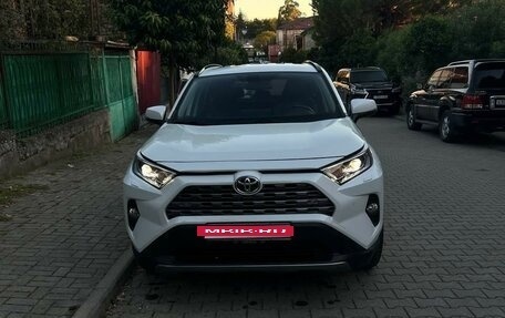 Toyota RAV4, 2022 год, 3 950 000 рублей, 8 фотография