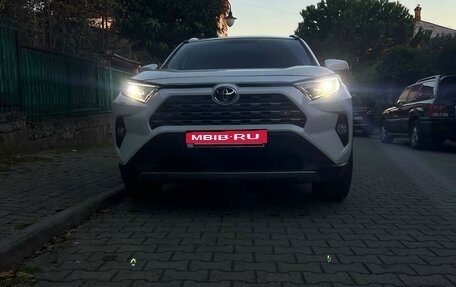 Toyota RAV4, 2022 год, 3 950 000 рублей, 7 фотография