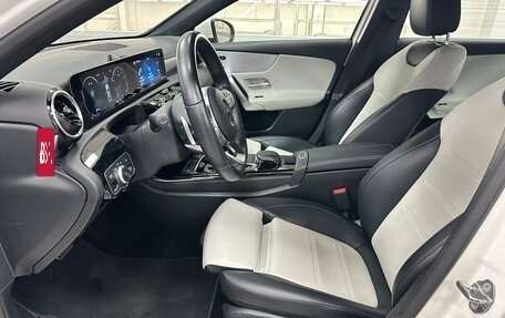 Mercedes-Benz A-Класс, 2019 год, 2 850 000 рублей, 11 фотография