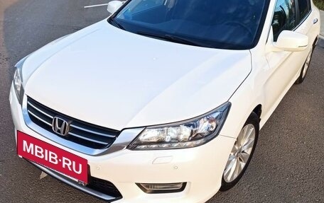 Honda Accord IX рестайлинг, 2013 год, 2 080 000 рублей, 7 фотография