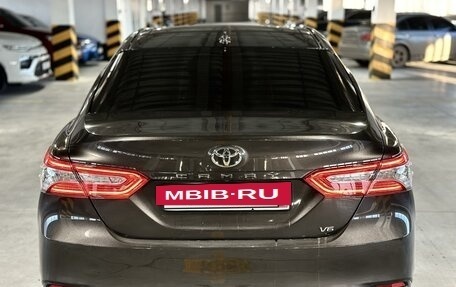 Toyota Camry, 2018 год, 2 950 000 рублей, 6 фотография