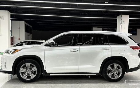 Toyota Highlander, 2021 год, 3 640 040 рублей, 2 фотография