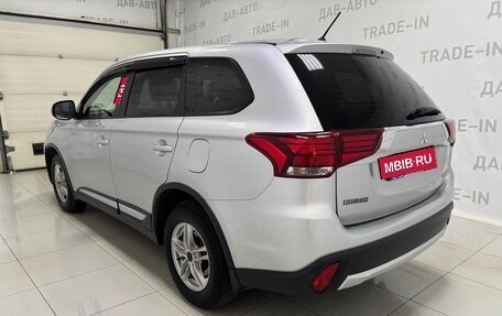 Mitsubishi Outlander III рестайлинг 3, 2016 год, 2 130 000 рублей, 5 фотография