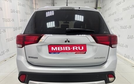 Mitsubishi Outlander III рестайлинг 3, 2016 год, 2 130 000 рублей, 6 фотография