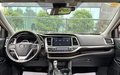 Toyota Highlander III, 2021 год, 3 008 888 рублей, 7 фотография