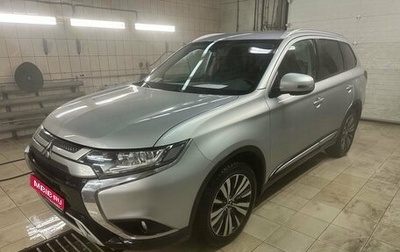 Mitsubishi Outlander III рестайлинг 3, 2019 год, 2 249 000 рублей, 1 фотография