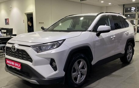 Toyota RAV4, 2021 год, 3 179 000 рублей, 1 фотография