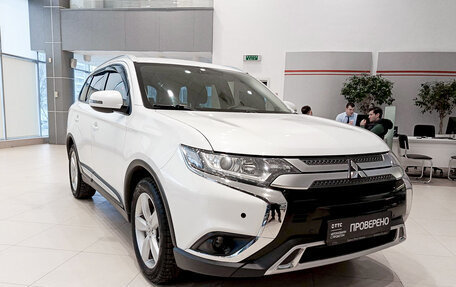 Mitsubishi Outlander III рестайлинг 3, 2019 год, 2 678 000 рублей, 3 фотография