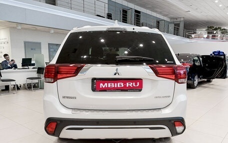 Mitsubishi Outlander III рестайлинг 3, 2019 год, 2 678 000 рублей, 7 фотография