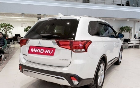 Mitsubishi Outlander III рестайлинг 3, 2019 год, 2 678 000 рублей, 6 фотография