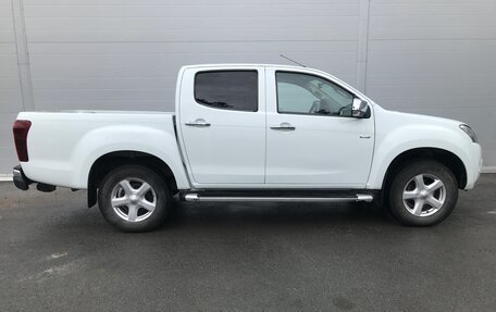 Isuzu D-Max II, 2017 год, 2 415 000 рублей, 6 фотография