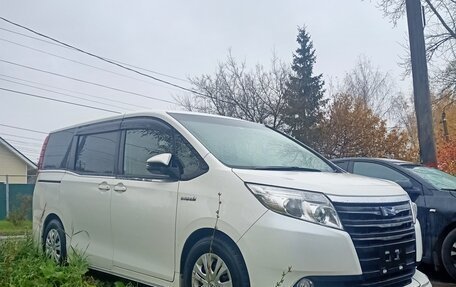 Toyota Noah III, 2014 год, 1 850 000 рублей, 2 фотография