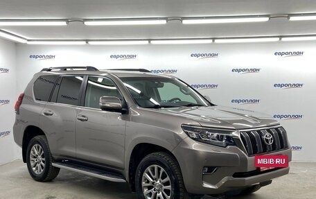 Toyota Land Cruiser Prado 150 рестайлинг 2, 2019 год, 5 600 000 рублей, 2 фотография