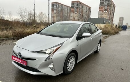 Toyota Prius IV XW50, 2017 год, 2 550 000 рублей, 1 фотография