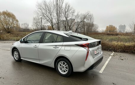 Toyota Prius IV XW50, 2017 год, 2 550 000 рублей, 8 фотография