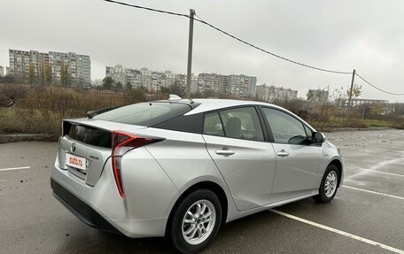 Toyota Prius IV XW50, 2017 год, 2 550 000 рублей, 6 фотография