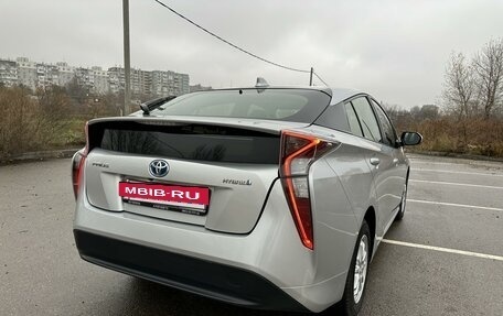 Toyota Prius IV XW50, 2017 год, 2 550 000 рублей, 4 фотография