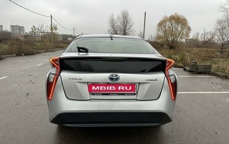 Toyota Prius IV XW50, 2017 год, 2 550 000 рублей, 3 фотография