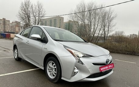 Toyota Prius IV XW50, 2017 год, 2 550 000 рублей, 7 фотография