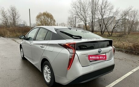 Toyota Prius IV XW50, 2017 год, 2 550 000 рублей, 5 фотография