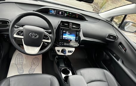 Toyota Prius IV XW50, 2017 год, 2 550 000 рублей, 26 фотография