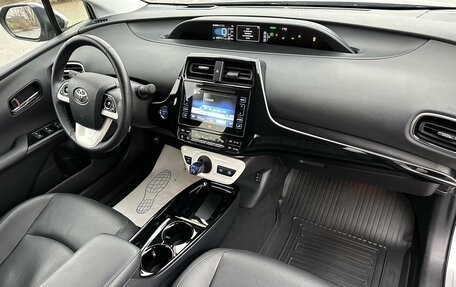 Toyota Prius IV XW50, 2017 год, 2 550 000 рублей, 34 фотография