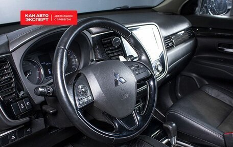 Mitsubishi Outlander III рестайлинг 3, 2017 год, 2 300 000 рублей, 6 фотография