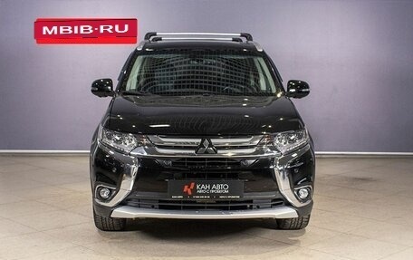 Mitsubishi Outlander III рестайлинг 3, 2017 год, 2 300 000 рублей, 10 фотография