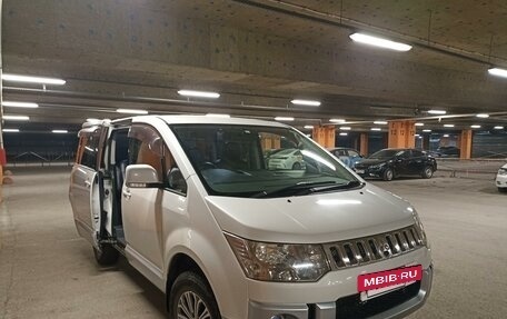 Mitsubishi Delica D:5 I, 2009 год, 2 650 000 рублей, 2 фотография