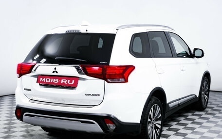 Mitsubishi Outlander III рестайлинг 3, 2018 год, 2 358 000 рублей, 5 фотография