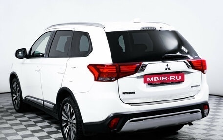 Mitsubishi Outlander III рестайлинг 3, 2018 год, 2 358 000 рублей, 7 фотография