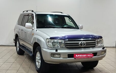 Toyota Land Cruiser 100 рестайлинг 2, 2006 год, 2 220 000 рублей, 3 фотография