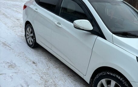 Hyundai Solaris II рестайлинг, 2011 год, 700 000 рублей, 3 фотография