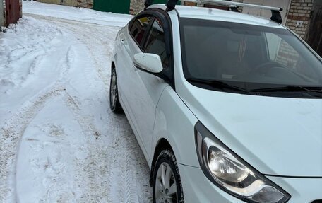 Hyundai Solaris II рестайлинг, 2011 год, 700 000 рублей, 6 фотография