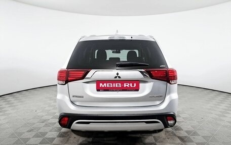 Mitsubishi Outlander III рестайлинг 3, 2020 год, 2 690 000 рублей, 6 фотография