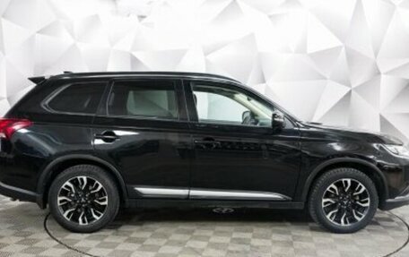 Mitsubishi Outlander III рестайлинг 3, 2021 год, 2 231 000 рублей, 6 фотография