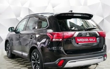 Mitsubishi Outlander III рестайлинг 3, 2021 год, 2 231 000 рублей, 3 фотография