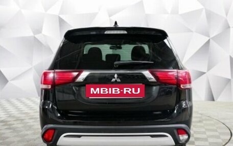 Mitsubishi Outlander III рестайлинг 3, 2021 год, 2 231 000 рублей, 4 фотография