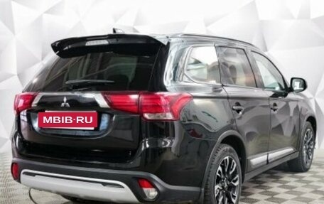 Mitsubishi Outlander III рестайлинг 3, 2021 год, 2 231 000 рублей, 5 фотография