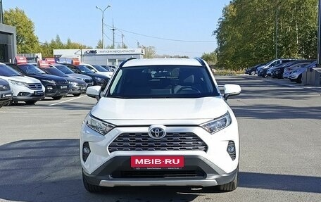 Toyota RAV4, 2020 год, 3 256 000 рублей, 2 фотография