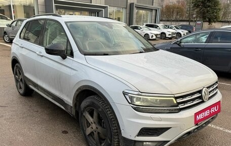 Volkswagen Tiguan II, 2019 год, 2 537 000 рублей, 2 фотография