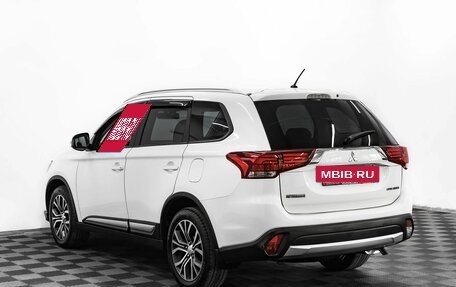 Mitsubishi Outlander III рестайлинг 3, 2017 год, 1 695 000 рублей, 4 фотография