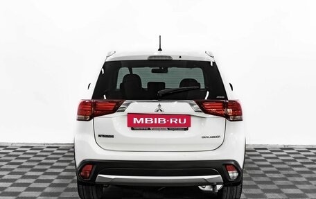 Mitsubishi Outlander III рестайлинг 3, 2017 год, 1 695 000 рублей, 5 фотография