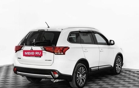 Mitsubishi Outlander III рестайлинг 3, 2017 год, 1 695 000 рублей, 2 фотография