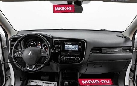 Mitsubishi Outlander III рестайлинг 3, 2017 год, 1 695 000 рублей, 7 фотография