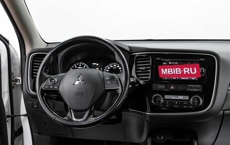 Mitsubishi Outlander III рестайлинг 3, 2017 год, 1 695 000 рублей, 14 фотография