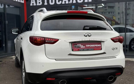 Infiniti QX70, 2015 год, 2 390 000 рублей, 16 фотография